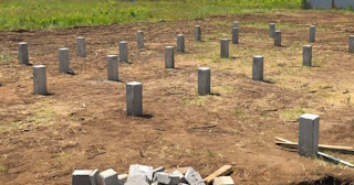 Фундамент на забивных жб сваях под ключ в Нижнеудинске - фундамент из забивных железобетонных свай цена от 3119 руб/м2