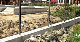 Фундамент под забор заказать в Нижнеудинске - заливка фундамента для забора | от 1534 за п.м.
